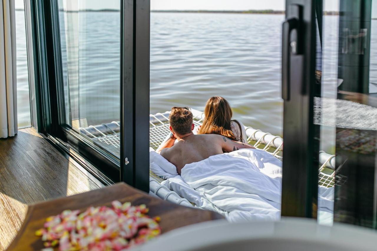 Grand Ht Houseboats - Domki Na Wodzie - Sauna, Jacuzzi, Kominek เมียลโน ภายนอก รูปภาพ