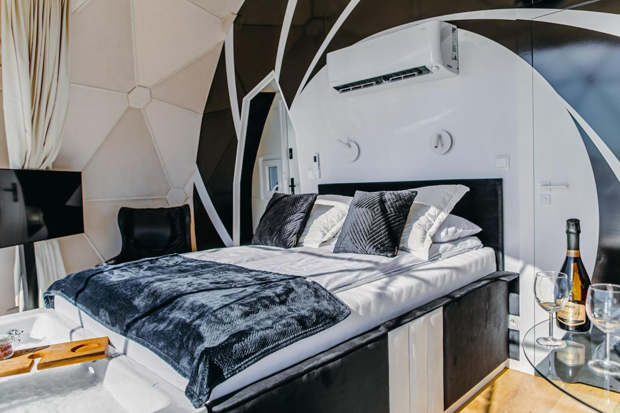 Grand Ht Houseboats - Domki Na Wodzie - Sauna, Jacuzzi, Kominek เมียลโน ห้อง รูปภาพ