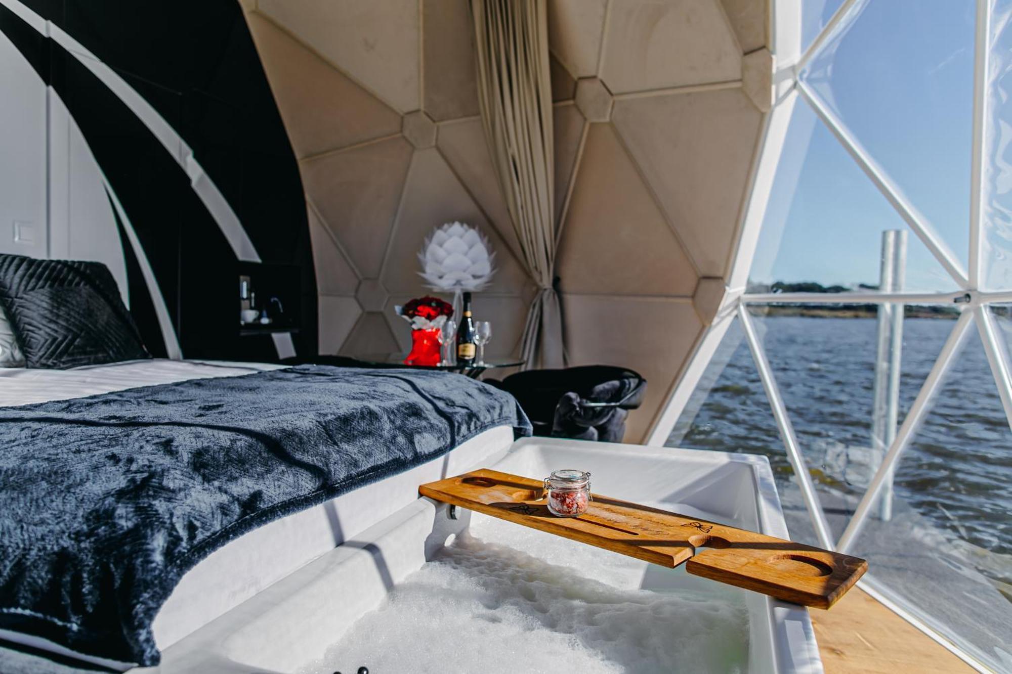 Grand Ht Houseboats - Domki Na Wodzie - Sauna, Jacuzzi, Kominek เมียลโน ห้อง รูปภาพ