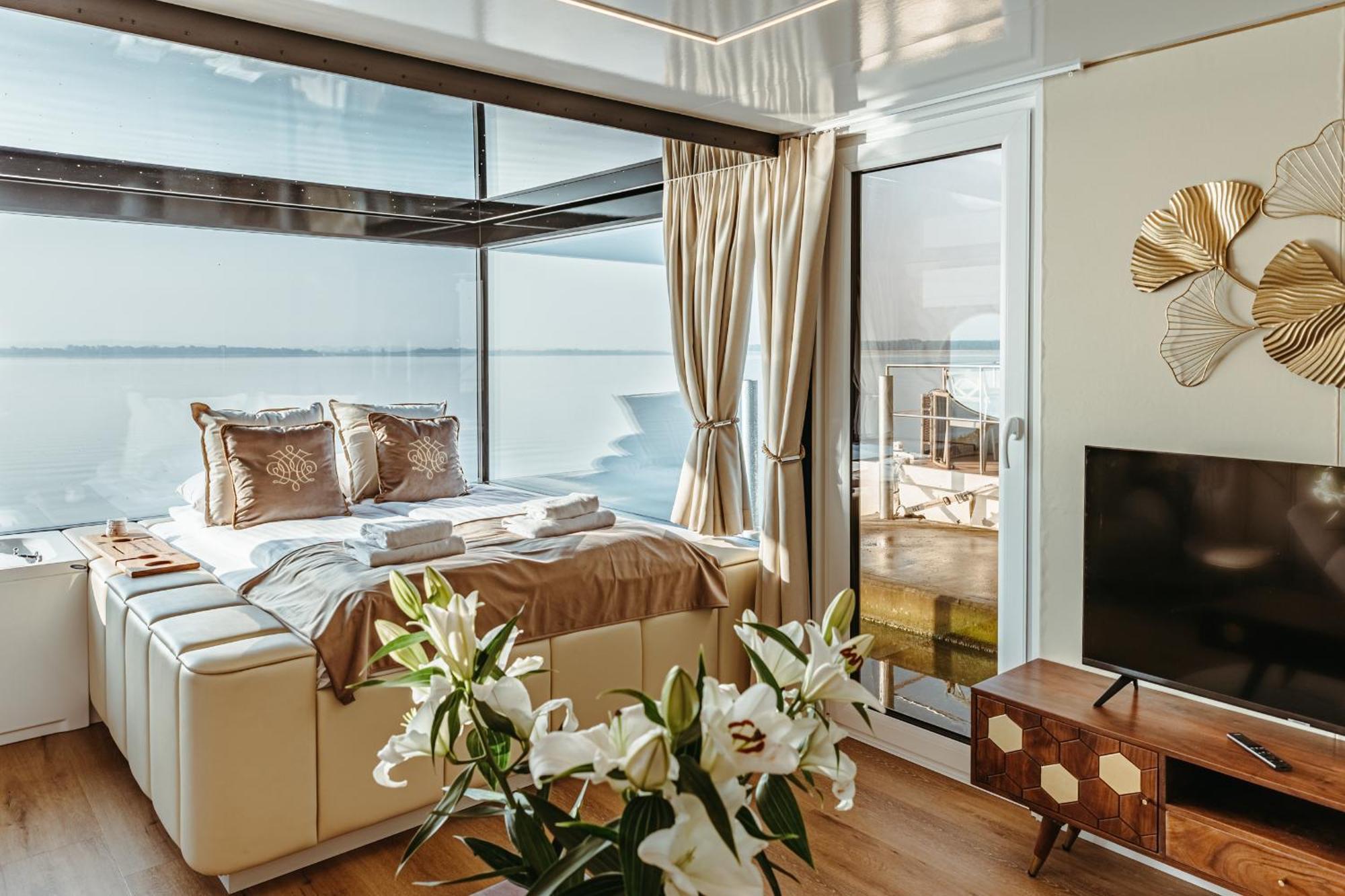 Grand Ht Houseboats - Domki Na Wodzie - Sauna, Jacuzzi, Kominek เมียลโน ภายนอก รูปภาพ