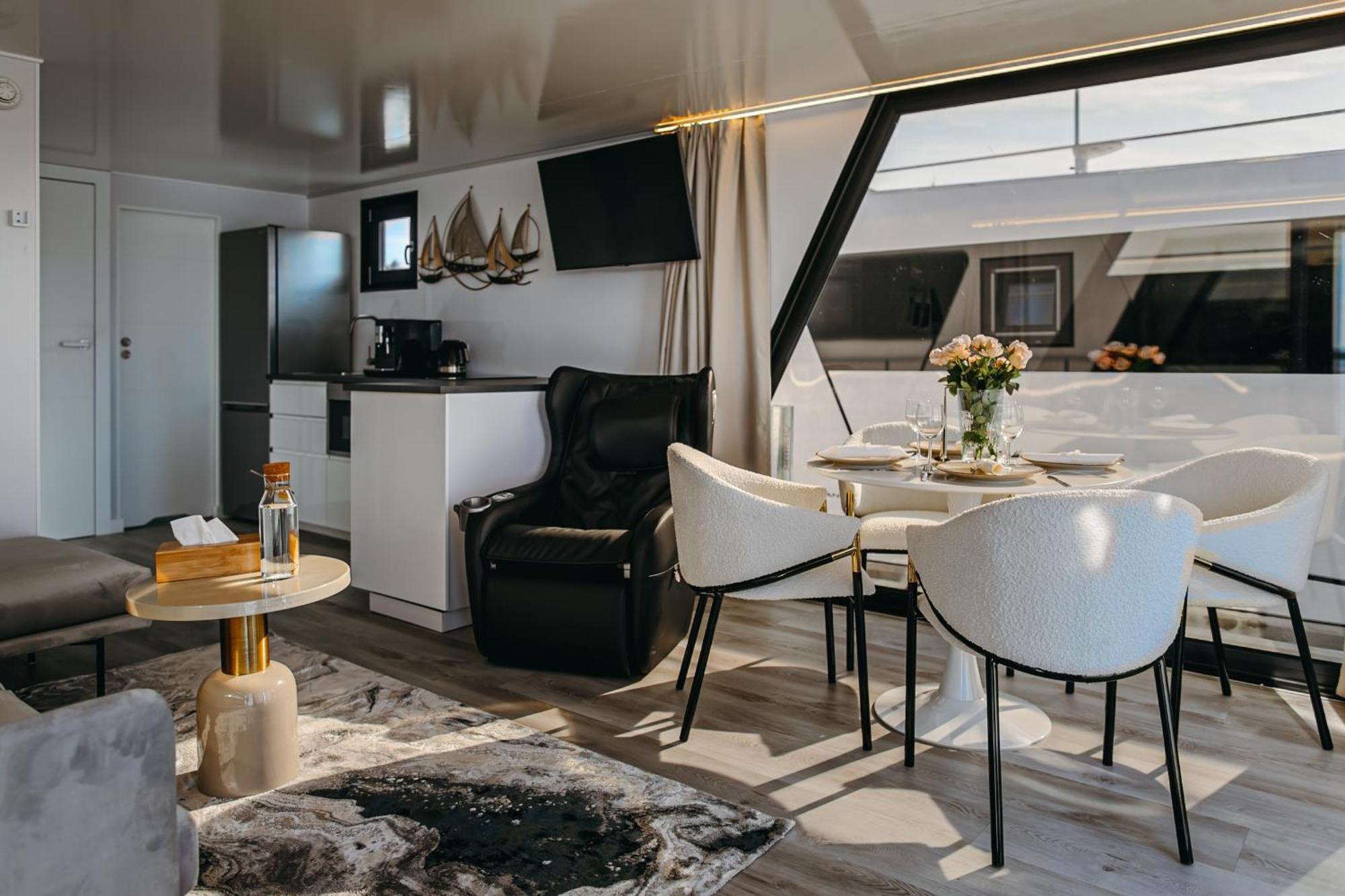 Grand Ht Houseboats - Domki Na Wodzie - Sauna, Jacuzzi, Kominek เมียลโน ห้อง รูปภาพ